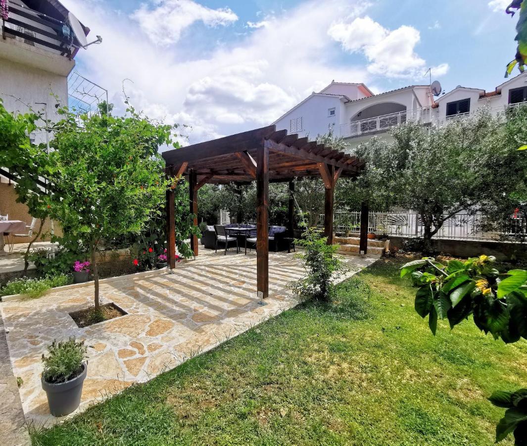 Apartments Milenko Vodice Buitenkant foto